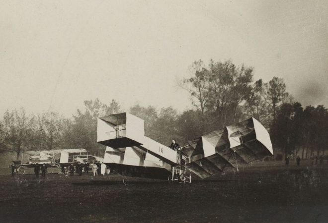 [Collection Jules Beau. Photographie sportive] : T. 33. Années 1906 et 1907 / Jules Beau : F. 15. [Les étapes de l'aviation. Nouveau triomphe de Santos-Dumont. 12 novembre 1906];
