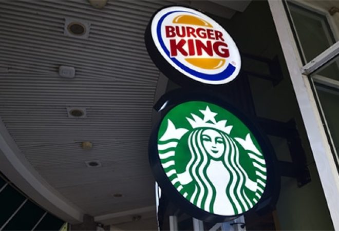 Starbucks-BurgerKing_Credito-Anant-Kaset_AdobeStock