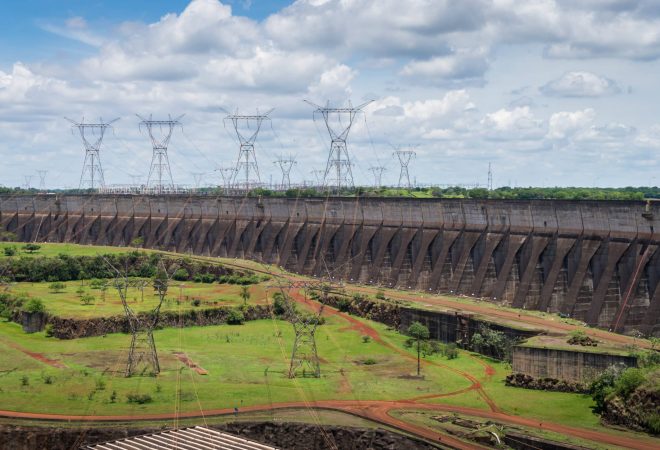 Usina_Hidroelétrica_Itaipu_Binacional_-_Itaipu_Dam_(17359053752)