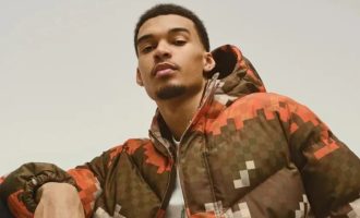 Victor Wembanyama veste peça da Louis Vuitton, grife que o nomeou embaixador em 2024 (Divulgação)