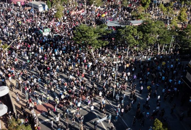 Largo da Batata, esse final de semana. Isolamento é isolamento. Democrata tb pega covid
