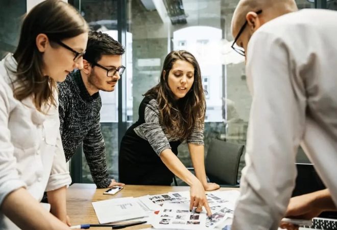 reuniao mulher homem empresa