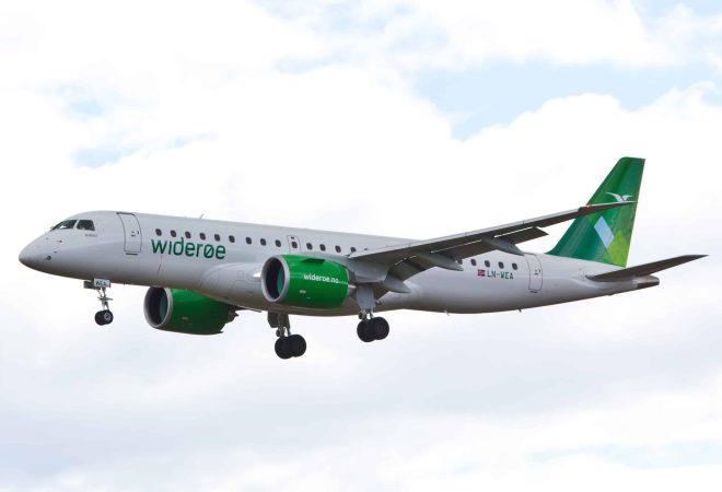 Widerøe,_LN-WEA,_Embraer_E190-E2_@_HEL