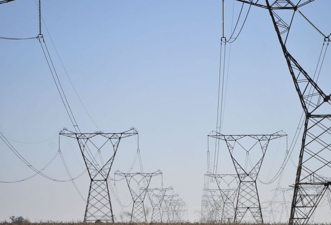 Linhas de transmissão de energia, energia elétrica