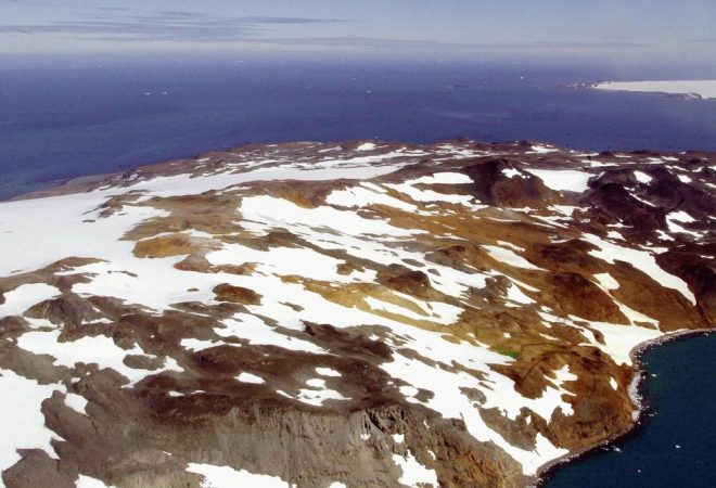 Antártica - Vista aérea da Península Antártica. (foto:Ana Nascimento)