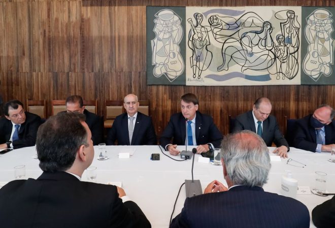 (Brasília - DF, 28/09/2020) Reunião com Braga Netto, Ministro-Chefe da Casa Civil da Presidência da República; Paulo Guedes, Ministro de Estado da Economia; Fábio Faria, Ministro de Estado das Comunicações; Jorge Antonio de Oliveira, Ministro-Chefe da Secretaria-Geral da Presidência da República; Luiz Eduardo Ramos, Ministro-Chefe da Secretaria de Governo da Presidência da República; e Augusto Heleno, Ministro-Chefe do Gabinete de Segurança Institucional da Presidência da República.
Foto: Alan Santos/PR