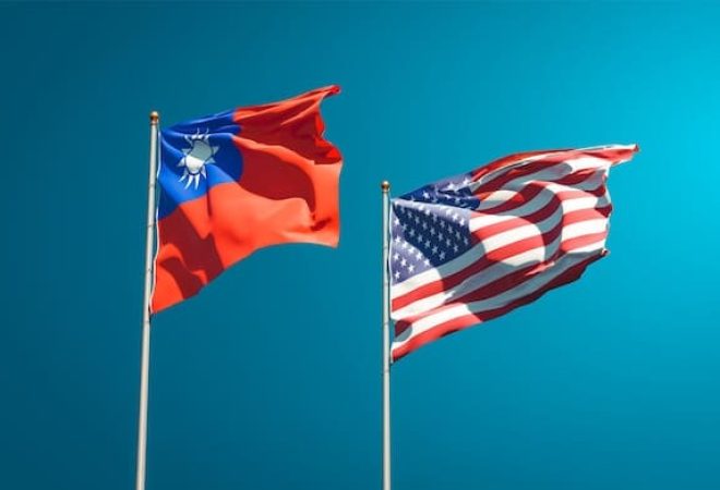 bandeiras-de-estados-dos-eua-e-taiwan-juntos_337817-1756
