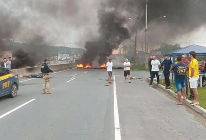 bolsonaristas-bloqueio-golpista-700x387