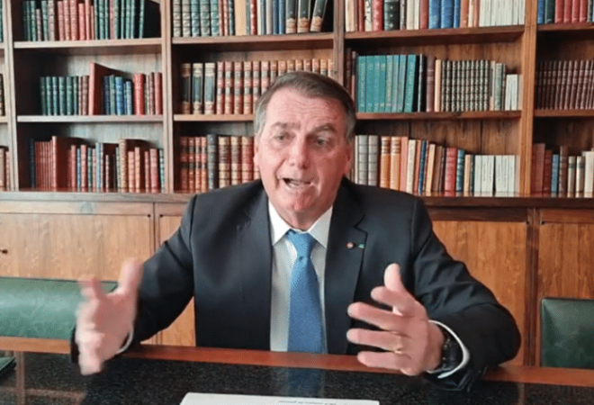 bolsonaro em live no yt
