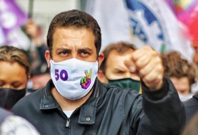 São Paulo Sp 18 11 2020 Guilherme Boulos (PSOL) faz a primeira caminhada segundo turno no centro de São Paulo, acompanhado de Jilmar Tatto (PT) e Orlando Silva (PCdoB) Foto Filipe Araújo/ Fotos Publicas