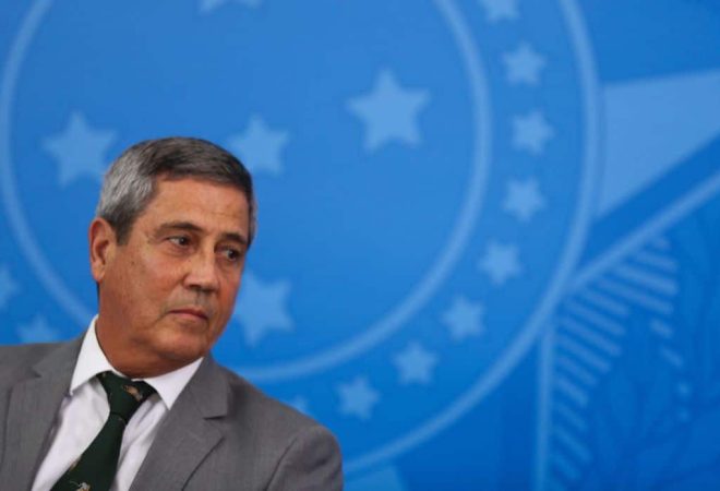 O ministro da Casa Civil, Braga Netto, participa de coletiva de imprensa no Palácio do Planalto, sobre as ações de enfrentamento no combate ao coronavírus