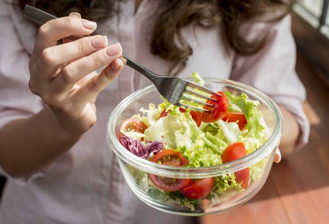 brunette-woman-eating-salad