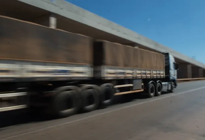 caminhoes_transporte_de_cargas010720143049