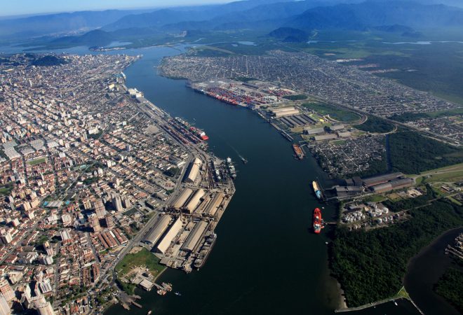 Santos 12 08 2019 Porto de Santos - três terminais portuários serão leiloados na próxima terça-feira 13  terceiro leilão de arrendamento de áreas portuárias a ser realizado pelo Governo Federal, por meio do Ministério da Infraestrutura e Agência Nacional de Transportes Aquaviários (Antaq). A sessão pública do leilão de três áreas portuárias – duas no Porto de Santos (SP) e uma no Porto de Paranaguá (PR) – acontece na próxima terça-feira (13), às 10h, na Bolsa de Valores de São Paulo, B3, com a presença do ministro da Infraestrutura, Tarcísio Gomes de Freitas. foto Sergio Furtado
:: :