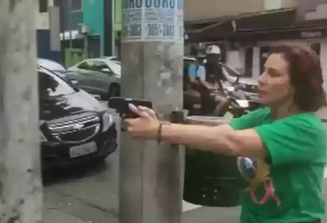 carla zambelli arma