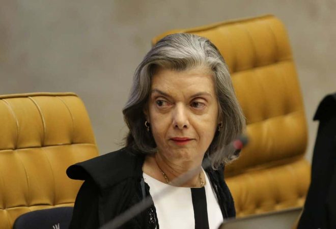 Ministra Carmem Lúcia,durante sessão de julgamento sobre a constitucionalidade da execução provisória de condenações criminais, conhecida como prisão após segunda instância