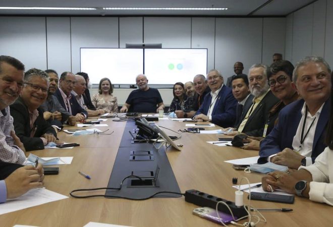 O presidente eleito Luiz Inácio Lula da Silva, participa de reunião com as centrais sindicais.