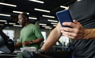 celular na academia