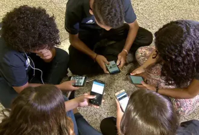 celulares escola_AB