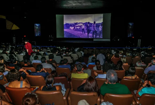 cinema1122010-301110ra3949_e_1