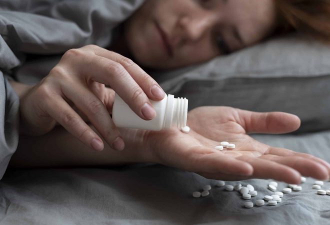 close-up-woman-with-pills_freepik