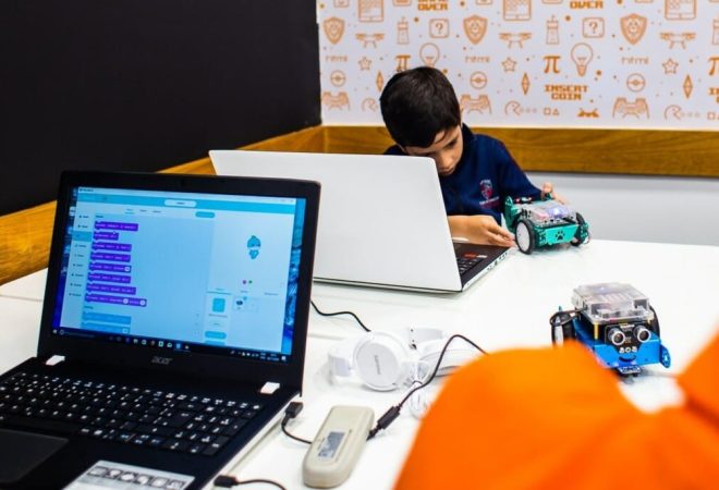 codebuddy_aula-1-min-1536x1024