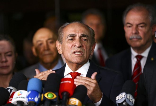 O relator-geral do Orçamento 2023, senador Marcelo Castro, durante entrevista coletiva após reunião com o vice-presidente eleito, Geraldo Alckmin e equipe de transição.