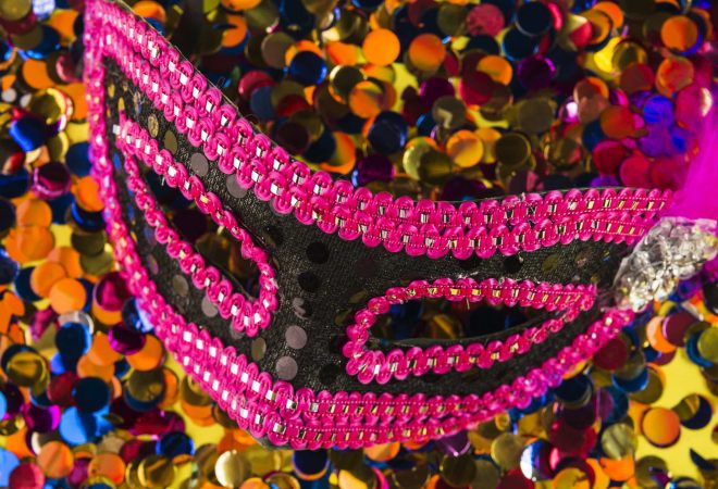 colorful-carnival-composition-with-masks