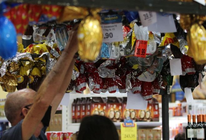 Comércio de ovos de páscoa na Semana Santa