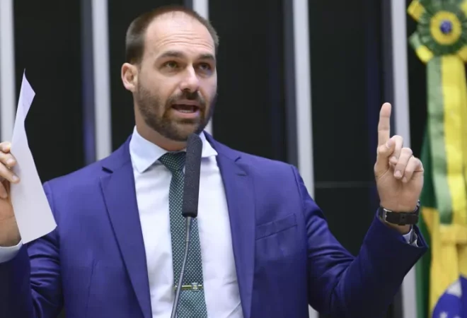 deputado-federal-eduardo-bolsonaro-1646338888560_v2_900x506.jpg