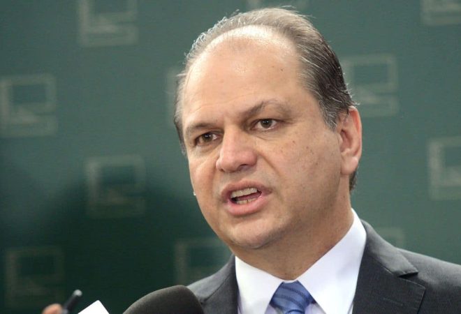 Brasília - O relator-geral do Orçamento 2016, deputado Ricardo Barros, fala à imprensa (Antonio Cruz/Agência Brasil)