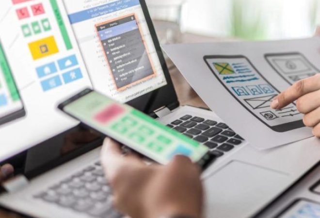 designers-drawing-website-ux-app-development-picture-id1196702694-600x459