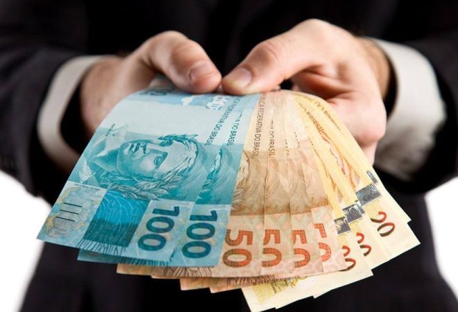 dinheiro-notas-de-100-reais-real-2