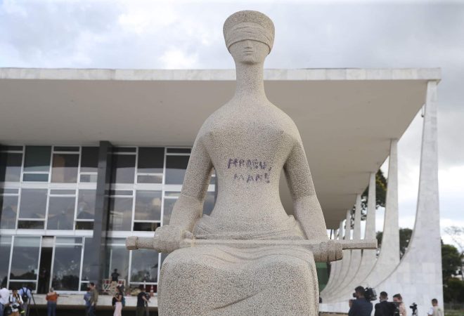 Palácio do Supremo Tribunal Federal destruído, após distúrbios antidemocráticos no ultimo domingo