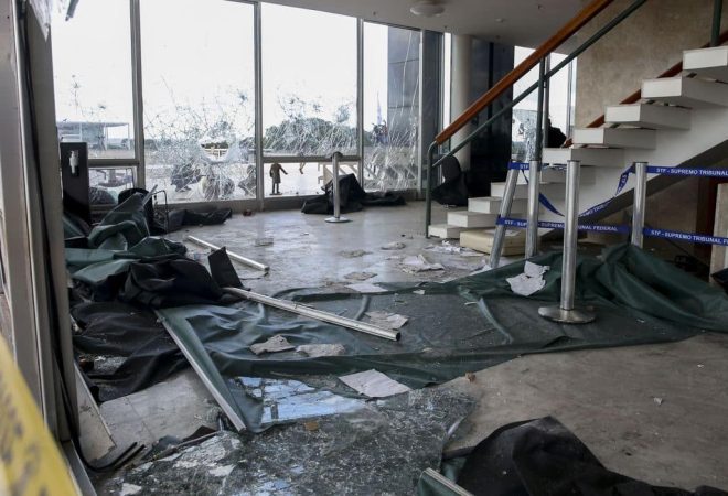 Palácio do Supremo Tribunal Federal destruído, após distúrbios antidemocráticos no ultimo domingo