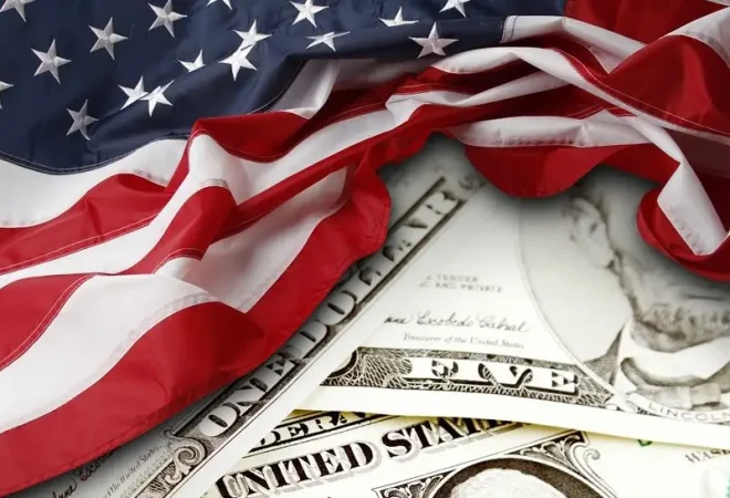 dolares-e-bandeira-dos-eua-e1585929670178