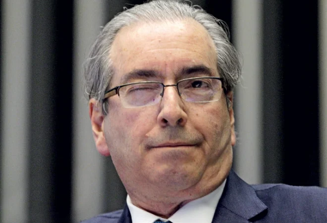 eduardo-cunha-piscando
