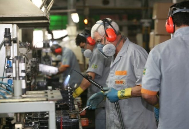 emprego_industria_13_08_2012