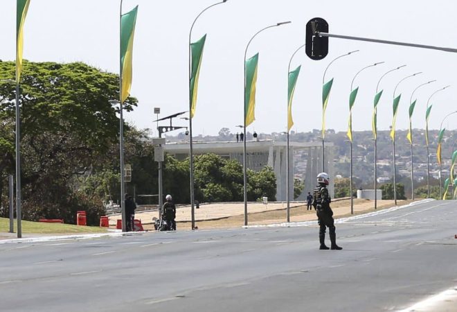 Esplanada dos Ministérios recebe preparativos para o desfile cívico-militar de 7 de Setembro