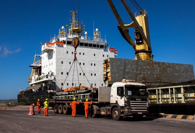 Os portuários foram incluídos no grupo prioritário para vacinação contra a Covid-19. Nesta quinta (27), foi iniciada de forma simbólica a imunização da categoria, no
@portodesantosbr
. A primeira etapa vai atender 100% dos trabalhadores dos portos brasileiros.