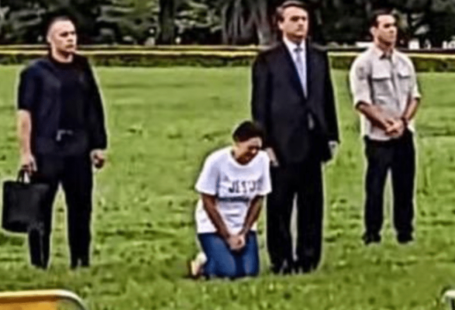 michelle bolsonaro chorando ajoelhada
