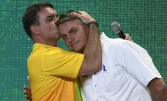 flavio e jair bolsonaro