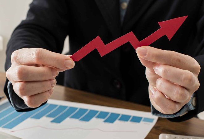 freepik_businessman-holding-growth-arrow