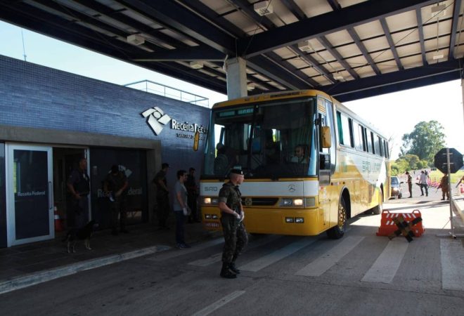 posto alfândega_ Receita Federal na divisa Brasil Uruguai, entre Santana do Livramento (BR) e Rivera (UR)