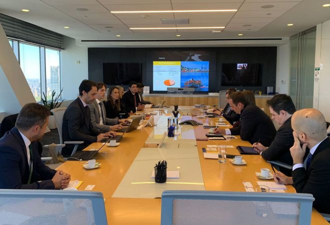 Abrindo o 1º dia de reuniões em Nova Iorque, o ministro da Infraestrutura, Marcelo Sampaio, se reuniu com o fundo soberano de Cingapura GIC e com a gestora de fundos nova-iorquina Global Infrastructure Partners (GIP). Há um aceno dos investidores no leilão das rodovias do Paraná.