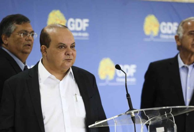 Os futuros ministro da Justiça, Flavio Dino, e da defesa, José Múcio Monteiro falam  à imprensa após reunião com o governador do Distrito Federal, Ibaneis Rocha