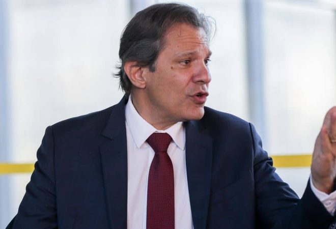 Brasília-DF - 26.06.2023 - O ministro da Fazenda Fernando Haddad, chega ao Ministério da Fazenda, para reunião com políticos da Frente Parlamentar da Agricultura. Foto: José Cruz/ Agência Brasil