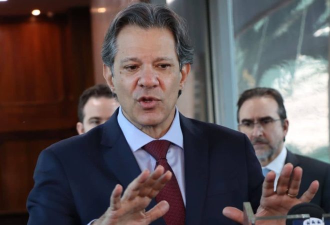 Brasília,(DF) - Enrevista coletiva do ministro da Fazenda, Fernando Haddad, ao lado Senandor Eduardo Braga, reletor da Reforma Tributaria.Foto Valter Campanato/EBC.