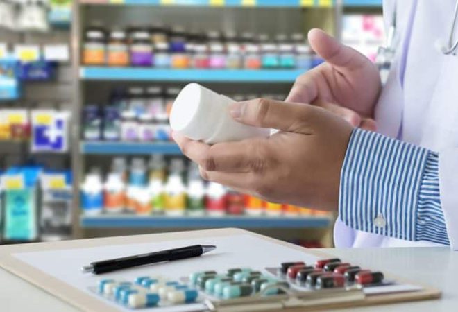 health-care-holding-drugstore-pack-birth-control-pills-pharmacy-drugstore-800x445