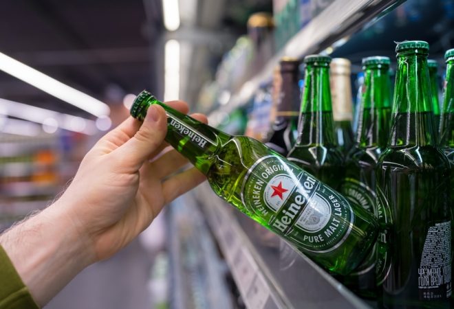 Buyer,Takes,Heineken,Bottle,Beer,From,The,Shelves,In,The